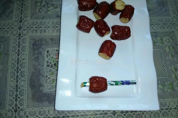 秋枣桃仁鸡的做法图解1