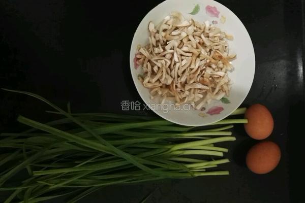 香菇梗炒鸡蛋的做法图解1