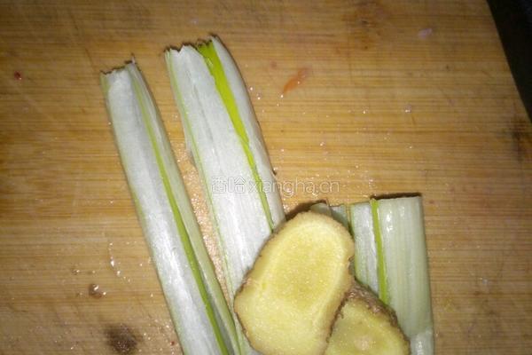 红枣香菇鸡汤的做法图解2