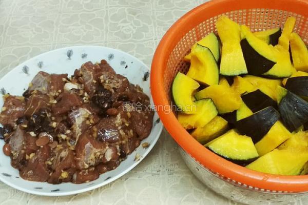 豉汁排骨蒸南瓜的做法图解3