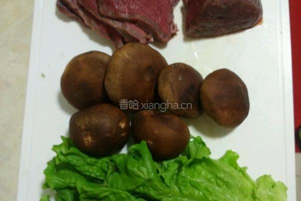 香菇扒牛排的做法图解1