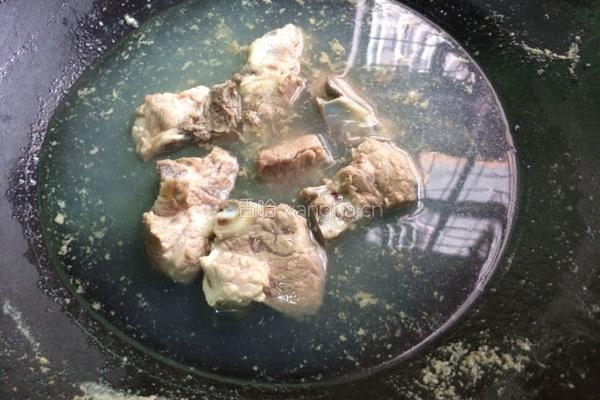 海底椰猪骨淮山汤的做法图解3