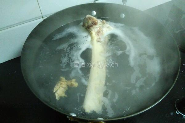 棒骨牛肉汤的做法图解2