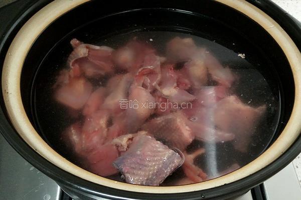 乳鸽山药汤的做法图解2