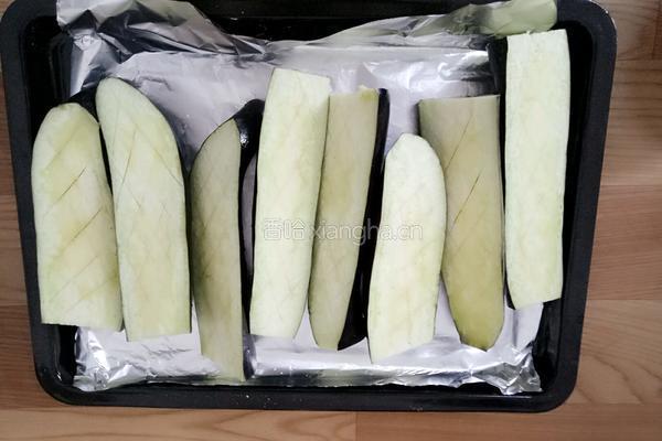 蒜烤茄子的做法图解1