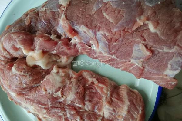 孜然羊肉粒的做法图解1