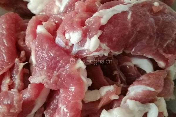 孜然羊肉粒的做法图解2
