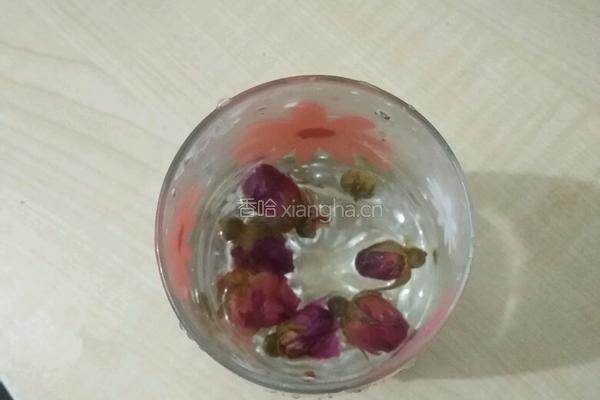 蜂蜜玫瑰花茶的做法图解2