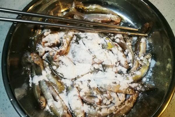 香酥小鱼条的做法图解6