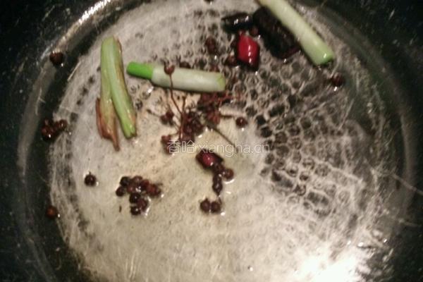 扁红薯粉炒豆芽的做法图解2