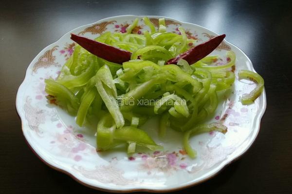 尖椒土豆丝的做法图解1