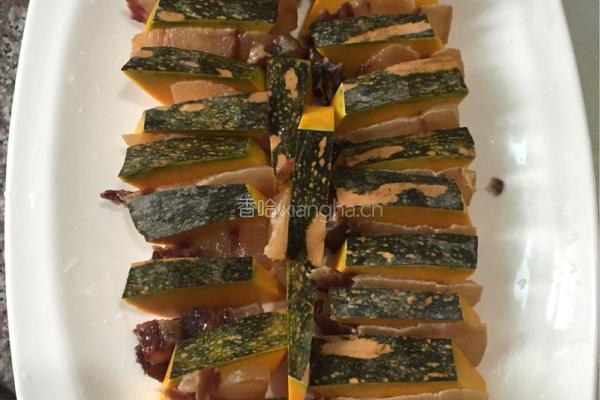 腊肉蒸南瓜的做法图解2