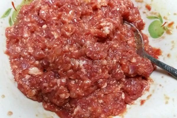 牛肉锅贴的做法图解2