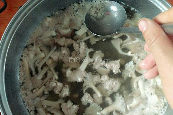 平菇瘦肉汤的做法图解6