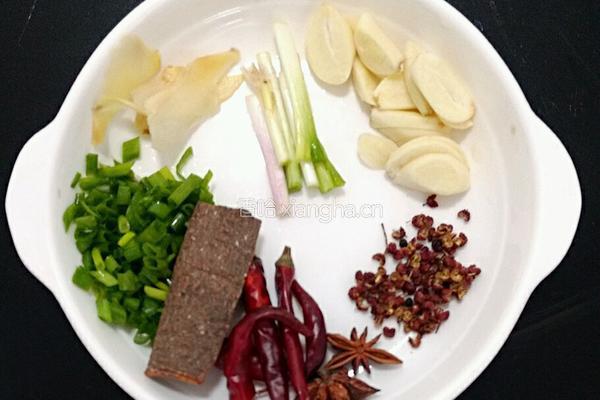 鸡肉炖粉条的做法图解2