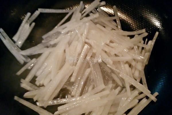 萝卜丝炒牛肉丝的做法图解3