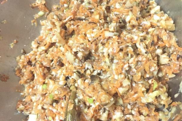香菇胡萝卜饺子的做法图解2