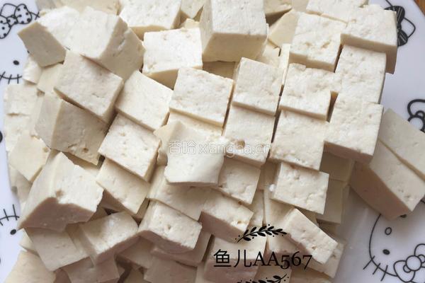 皮蛋拌豆腐的做法图解2