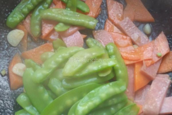 荷兰豆炒火腿肠的做法图解10