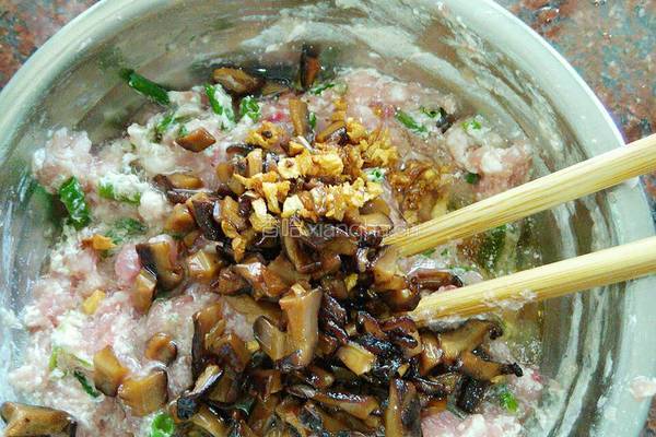 香菇肉馅馄饨的做法图解4