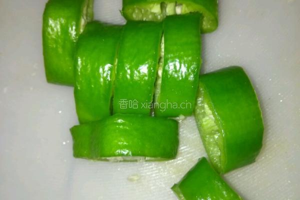 萝卜土豆炒青椒的做法图解1