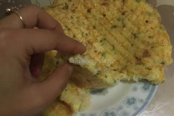 米饭鸡蛋饼的做法图解3