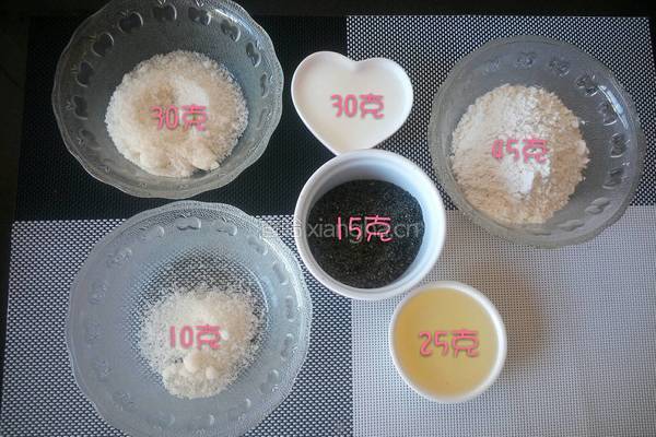5寸黑芝麻戚风蛋糕的做法图解2