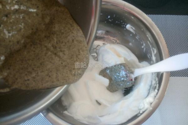 5寸黑芝麻戚风蛋糕的做法图解16