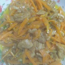 胡萝卜炒脊梁肉的做法[图]