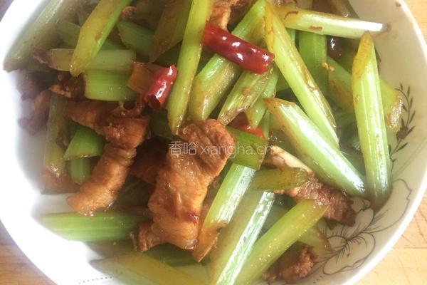五花肉炒芹菜的做法图解7