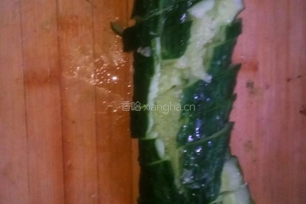 花生黄瓜凉拌腐竹的做法图解3