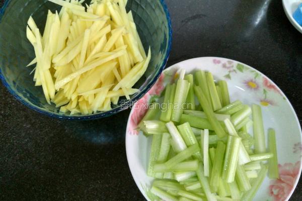 炝芹菜土豆丝的做法图解3