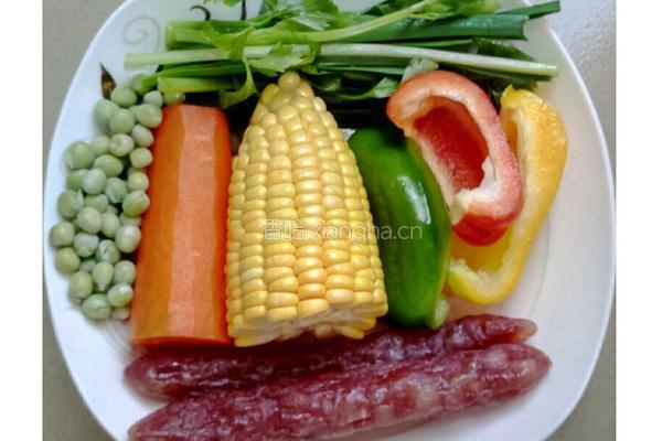 色彩炒饭的做法图解1