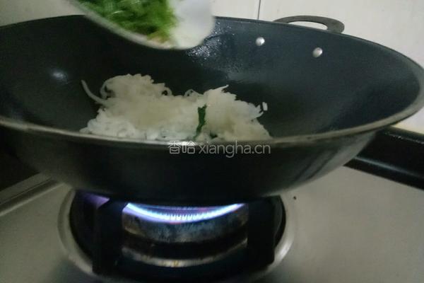 香菜炒白萝卜丝的做法图解12