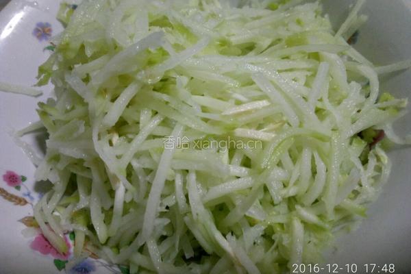 佛手瓜炒肉丝的做法图解2