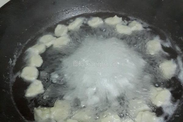马鲛鱼丸白萝卜豆腐白菜汤的做法图解3