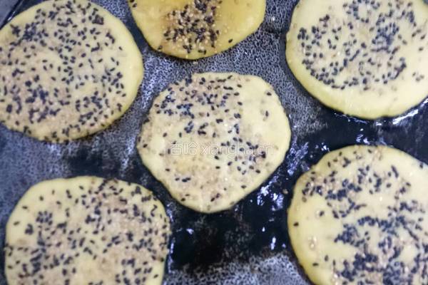 香甜地瓜芝麻饼的做法图解9