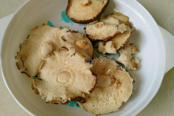 香菇猪肉丸的做法图解2