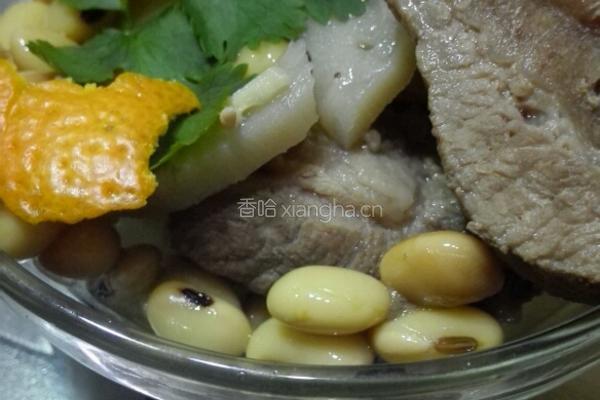 莲藕排骨汤的做法图解3