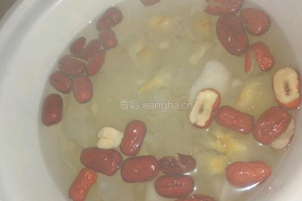 红枣雪梨银耳汤的做法图解5
