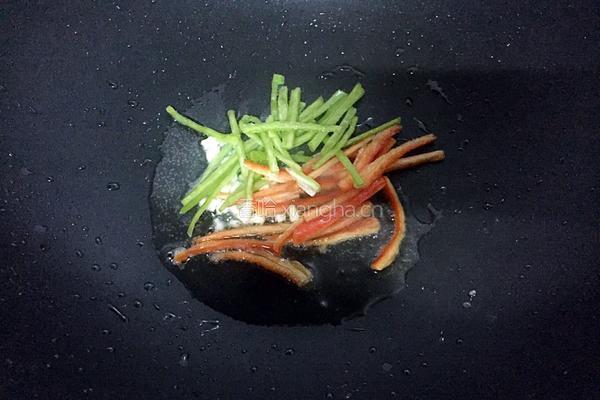 平菇炒肉的做法图解4