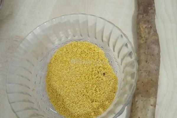山药小米粥的做法图解1