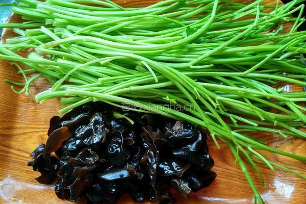 芹菜猪肉饺子馅的做法图解3