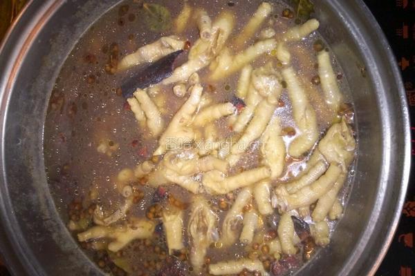 麻辣鸡爪的做法图解1