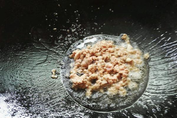 洋葱瘦肉鸡蛋羹的做法图解7