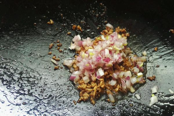 洋葱瘦肉鸡蛋羹的做法图解8