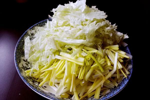 香干韭黄百财肉丝的做法图解3