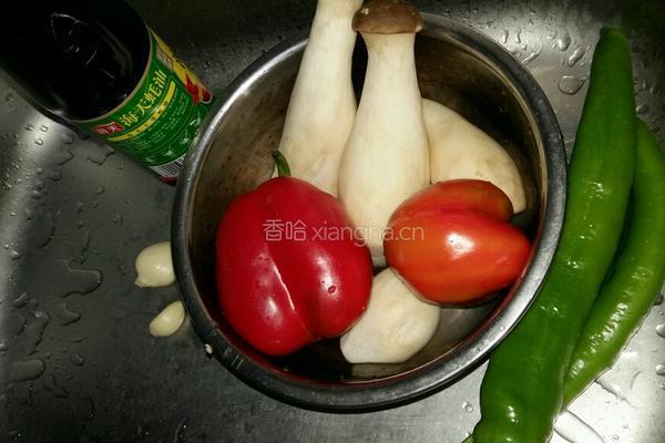 双椒杏鲍菇的做法图解1