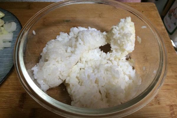 鸡丁炒饭的做法图解2