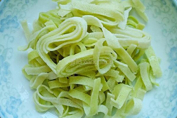 香菇豆皮的做法图解2